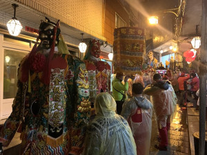 　金板境天后宮18暝元宵巡香，隊伍不畏低溫細雨，巡行全境，祈求神明保佑闔境平安。（圖／文：馮紹夫）