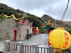 　芹壁半山龍角峰廟正月二十九祈夢即將登場，也是北竿全島最後一場擺暝活動。（圖／文：陳鵬雄）