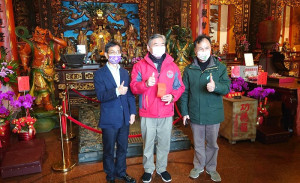 關心地區社會福利中心運作現況,行政院政委林萬億一行參訪南竿鄉社會福利中心。(圖/文:曹重偉)