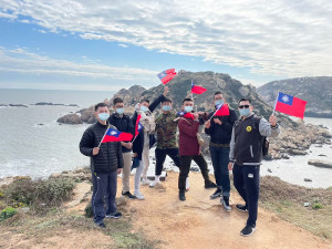 幹部帶領訓員探索各島軍事風情及在地景點。(圖:鄭真)