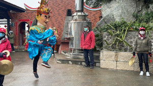 西坵彣大王廟迎接陳元帥到府作客,擺暝迎神活動熱鬧登場。(圖/文:宋幸儒)