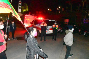 　從春節到元宵節期間各鄉巡安活動相當熱鬧，到場指揮交通及待命備災的警消人員相當辛苦，讓鄉親平安過好節。（圖／文：曹重偉）