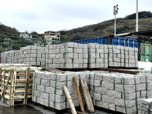 　小三通客貨運受阻，地區營造業轉向由東南亞進口花崗石材。（圖／文：陳鵬雄）