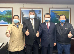 為感謝內政部對東引鄉公所新建行政大樓支持及邀約參加馬祖國際藝術島,副縣長王忠銘、立委陳雪生、議長張永江共同會見部長徐國勇。(圖:連江縣政府)