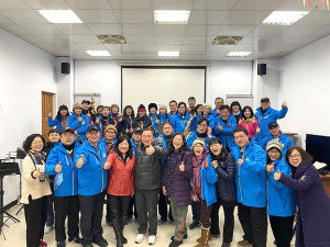 馬祖國際藝術島活動-瘋薩客樂團跳島公益巡演首場25日抵達西莒敬恆國民中小學,晚間加碼東莒演出,鄉親享受豐富多元音樂饗宴。(圖/文:宋幸儒、蔡夢玲)