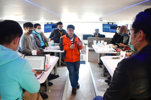 　遊艇上開講頭一遭！《港港好》HARBORING基隆馬祖雙港對談，於福澳港「夏日之夢」船上進行第3場講座，船東王俊傑現身說法。（圖／文：曹重偉）