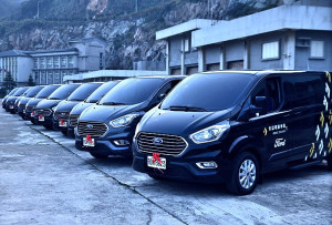 　東引第1家汽車運輸公司引進10台9人座新車，投入全方位的旅遊服務。（圖／文：陳其敏）