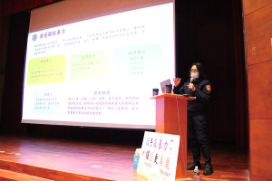 警察所警員分享自身警務經驗,說明性別平權的重要性。(圖/文:程婉琳)
