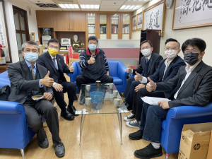 交通部長王國材率同民航局、觀光局、氣象局暨港務公司7日上午拜會立委陳雪生。(圖:陳雪生國會服務處)