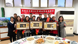 西莒婦女節表揚餐會,姐姐妹妹們歡樂出席,場面熱鬧溫馨。(圖/文:宋幸儒)