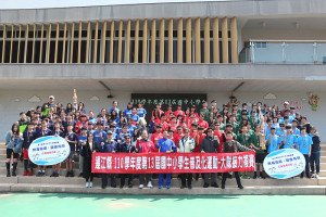 　連江縣110學年度第13屆國中小學生普及化運動－大隊接力複賽火熱登場，各隊伍對於比賽充滿鬥志，用盡全力向前衝刺。（圖／文：吳嘉榮）