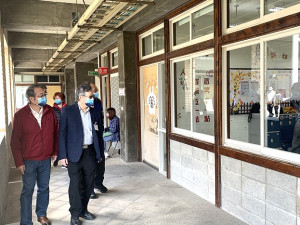 　111年度導遊人員、領隊人員考試，馬祖考區12日到考率80.95%，考生人數是去年4倍；考試委員陳錦生抵馬巡視考場。（圖／文：馮紹夫）