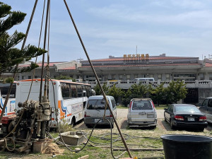 　北竿航空站前停車場興建案展開地質鑽探作業，預劃今年下半年完成實質工程發包。（圖／文：陳鵬雄）