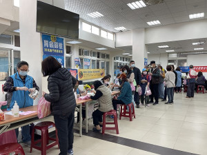 　111年度社區健檢活動15日在北竿塘岐老人活動中心登場，首場民眾參與十分踴躍。（圖／文：陳鵬雄）