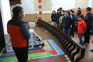 　配合旅遊安全週政策推動，馬管處16日辦理機車交通安全宣導講習，邀請連江監理站講師說明駕駛道德、交通事故預防等主題。（圖／文：吳嘉榮）