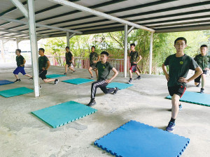 官兵利用社團活動時間強健自身體魄。(圖/文:楊玖千)