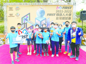 中正國中小參加FIRST機器人大賽台灣選拔賽,FLL Explore 6至10歲組榮獲堅若磐石獎;FLL Challenge 9至16歲組獲得最佳激勵獎。(圖:中正國中小)