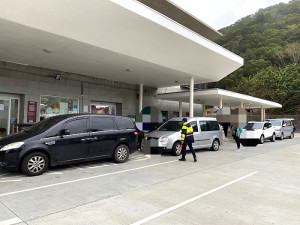 　因應旅遊旺季，縣警局南警所加強編排勤務，加強福澳港周邊交通疏導及違規取締。（圖：連江縣警察局南竿警察所）
