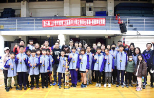 　110學年度樂樂棒球落幕，冠軍戰仁愛與介壽難分難捨，觀眾緊張萬分，最後由仁愛以1分之差險勝，將代表地區赴台參加全國決賽。（圖／文：曹重偉）