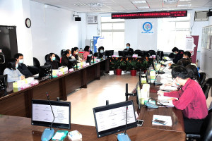 　毒品防制中心今年跨局處工作小組第1次聯繫會議，報告指出案例逐年減少，副縣長王忠銘肯定各單位堅守崗位，全力阻絕毒品於境外。（圖／文：曹重偉）