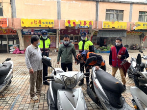 馬祖旅遊正夯,警察局結合交旅局、監理站加強機車租賃業者宣導及稽查。(圖:連江縣警察局)