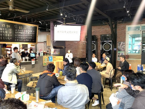　台灣地方創生基金會董事長陳美伶、AAMA臺北搖籃計畫青年創業家參訪馬祖，與地區創業青年交流座談。（圖／文：馮紹夫）