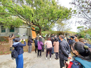 「馬祖國際藝術島-島嶼釀」系列活動27日舉辦「藝術之眼」藝術家座談、「回到現場」藝術採集最前線,請學員感受藝術家們的發想來源。(圖:縣府文化處)