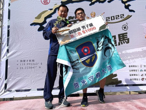 穿軍服讚！　馬防部王上祐上兵