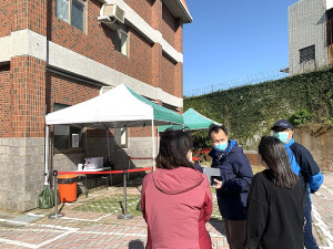 　縣疫情指揮中心4日舉行第99次會議，劉增應要求交旅局加強旅遊從業防疫宣導。（圖／文：馮紹夫）