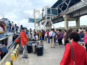 　南北之星快輪7日完成台馬航線試營運，首航282人，3小時15分即抵達南竿，寫下馬祖海運新頁。（圖／文：馮紹夫）