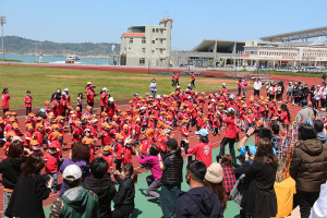 　介壽國中小第47屆校慶運動會8日舉行開幕典禮，全體師生動員參與，幼兒園安排大會操，展現自信與活力。（圖／文：吳嘉榮）