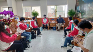 北醫大楓林幸服服務團拜會縣長劉增應,雙方針對連江縣高中生物醫學研習營交換意見。(圖:連江縣政府)