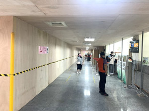 　南竿航空站一航廈擴建調整，並為第二家航空公司進駐預留服務櫃檯。（圖／文：馮紹夫）