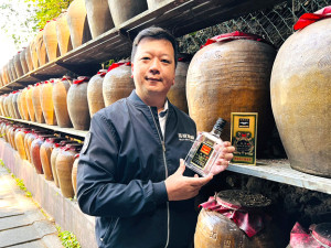 　東湧陳年高粱酒參加2022美國舊金山世界烈酒競賽，創下台灣史上首度唯一在白酒品項奪得鉑金獎Platinum最高殊榮。（圖：馬祖酒廠）