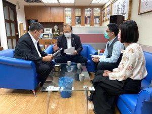 立委陳雪生受縣長劉增應、議長張永江委託,15日邀請行政院人事總處人事長蘇俊榮針對約聘僱人員、約用人員薪資說明釋疑。(圖:立委陳雪生辦公室)
