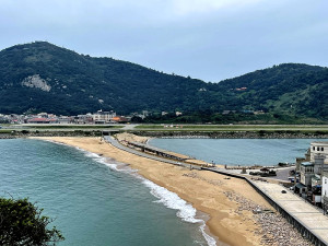 　塘后橋完工後，早年沙灘兩側海水分合的場景將重現。（圖／文：陳鵬雄）