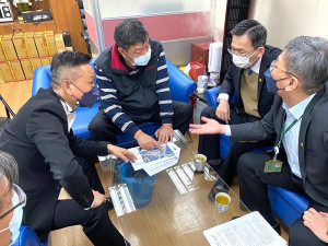 北竿機場停車場工程預計5月底上網招標,各式車輛共127車位,民航局長林國顯19日在立委陳雪生辦公室說明。(圖:陳雪生辦公室)