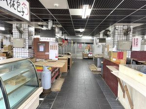山隴市場23日恢復開市,2樓早餐僅鼎邊糊營業,其他自主攤休2-3天,1樓及外場早餐店正常營業。(圖:馬祖日報)