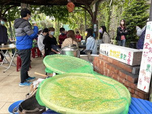 　產發處食農教育30日在開心農場推出「金銀花．相．季」農事體驗活動。（圖／文：陳鵬雄）