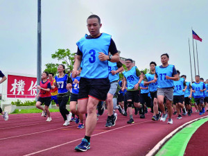 官兵卯足全力,突破自我。(圖/文:賴宴鋒)