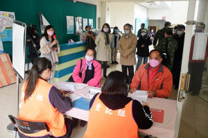 　連江縣各災防單位2日進行111年水災災害防救演習兵棋推演、實兵演習最後一次預演，分別由縣長劉增應、秘書長張龍德主持。（圖／文：曹重偉）
