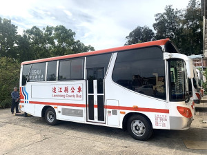 　推動馬祖友善旅遊環境，連江縣公車處新購2部通用公車，可提供行動不便者乘坐。（圖／文：馮紹夫）