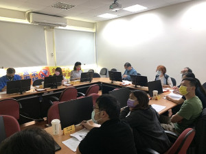 　縣府民政處召開全民國防手冊運用宣導協調會，推廣手冊供民眾周知。（圖／文：馮紹夫）