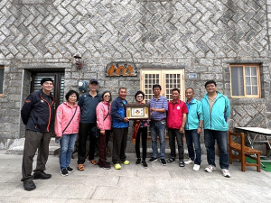北竿鄉今年度模範母親芹壁村陳世容,7日接受各界祝福。(圖:北竿鄉代會)