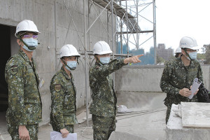 廖指揮官視導興安專案工程進度。(圖:杜育萱)