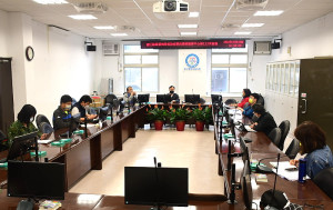 　指揮中心召開第122次防疫會議，由縣長劉增應主持，公布新增2名確診個案（2女），所在地南竿1名、北竿1名。（圖／文：曹重偉）