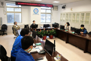 　指揮中心召開第123次防疫會議，縣長劉增應主持，公布新增9名確診個案（4男5女），所在地南竿6名、東引2名、莒光（西莒）1名。（圖／文：曹重偉）