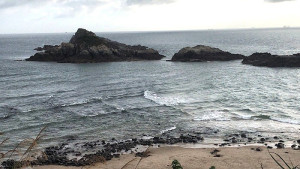 法國南部小島雷島、馬祖坤坵沙灘與蛇島間海域方塊海。(圖:維基百科、本報資料室)