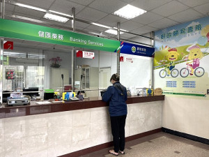台馬光纜故障待修,一般網路用戶哀鴻遍野,唯郵局等重要機構因有專線保留尚可正常運作。(圖/文:陳鵬雄)