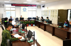 　疫情指揮中心召開第130次會議，縣長劉增應公布新增14名確診（9男5女），所在地南竿9名，莒光（西莒）3名，北竿、東引各1名。（圖／文：曹重偉）